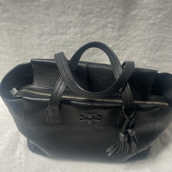 Tory Burch Thea Slouchy Tote - Picture 2 of 11